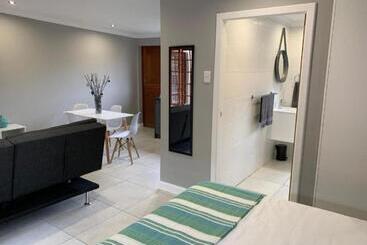 تختخواب و صبحانه Green Pastures Guesthouse