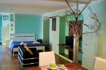 تختخواب و صبحانه Zaffiro Blu Airport