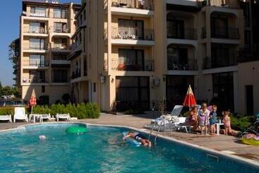 בית מלון כפרי Apartment Tourist Complex Rose Village