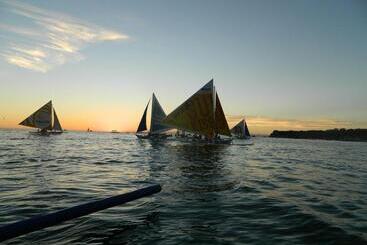 בית מלון כפרי Boracay Travelodge Beach Resort