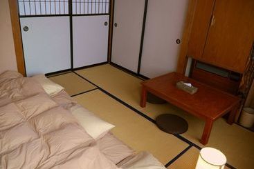 هتل Jhoppers Hida Takayama Guesthouse