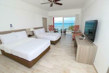 هتل Grand Decameron Cornwall Beach, A Trademark All Inclusive Resort