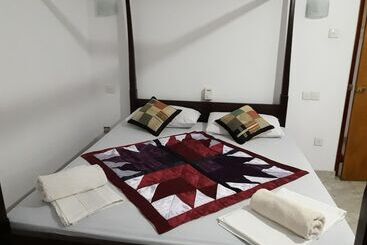 Отель Sea Front Hikkaduwa