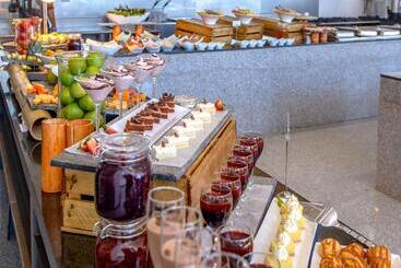 Wyndham Manta Sail Plaza Hotel And Convention Center