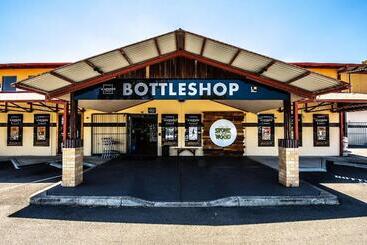 מוטל Warners At The Bay