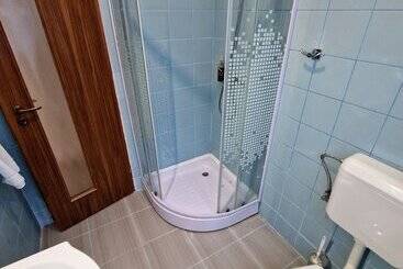 פנסיון Main Square Apartments & More