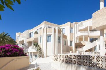 R2 Maryvent Beach Apartments