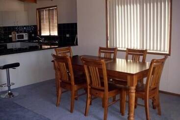 کلبه The Real Mccoy Holiday Accommodation