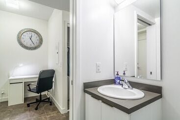 דירות לתיירים Aoc Suites 2 Bedroom Condo, City Cn Tower View