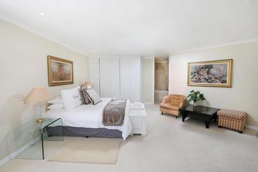تختخواب و صبحانه Francolin Manor