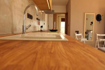 Жильё для туристов Horizonte Seafront Suites