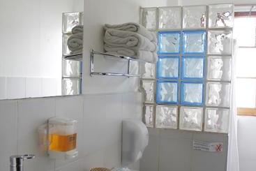 هتل Newen Kara Hostel