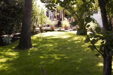 هتل Newen Kara Hostel