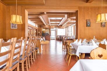 호텔 Pinzgauerhof Ski & Bike   Inclusive Evening Dinner