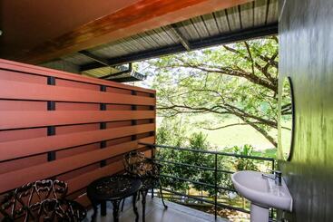 בית מלון כפרי Rain Tree Khao Yai