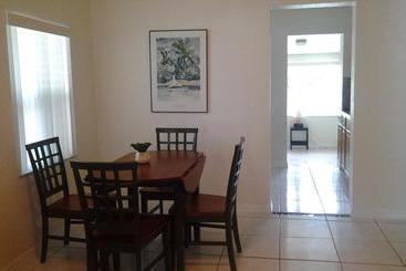 Отель The Bungalows