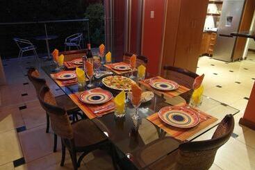 פנסיון Red Square Home