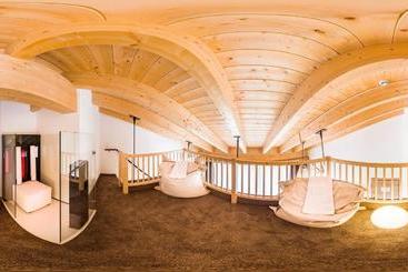 هتل Alps Lodge