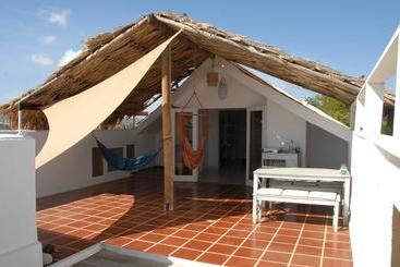 تختخواب و صبحانه Bnbbonaire Near The Ocean