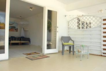 تختخواب و صبحانه Bnbbonaire Near The Ocean