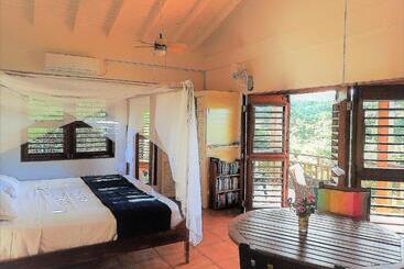 ホテル Two Bays Beach Villa Apartment And Studios