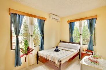 בית מלון כפרי Davis Falls Inn