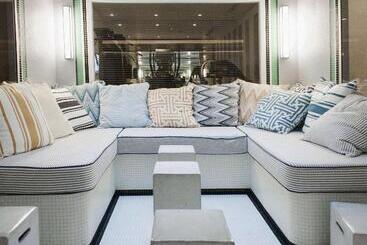 ホテル Eiffel Blomet