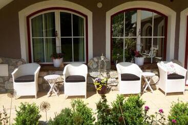 Landhotel Hubengut Bed And Breakfast