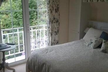 Rocklands House Bed And Breakfast