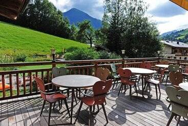 Ski In Ski Out Hotel Unterellmau