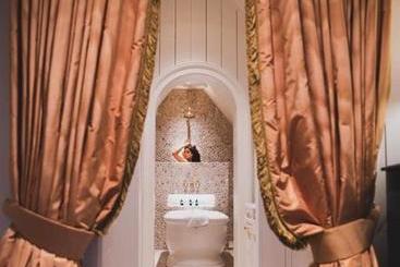 تختخواب و صبحانه Exclusive Suites The Secret Garden
