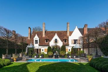 تختخواب و صبحانه Exclusive Suites The Secret Garden