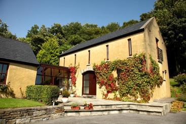 تختخواب و صبحانه Woodbine Cottage