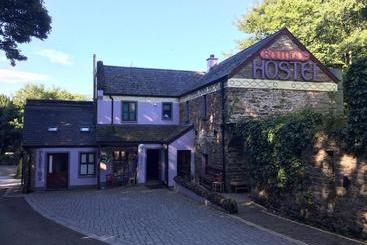 Moville Boutique Hostel & Apartments