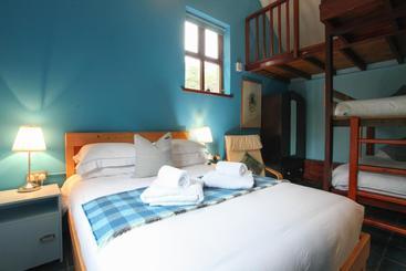 Moville Boutique Hostel & Apartments