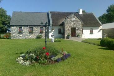 The Thatched Cottage B&b