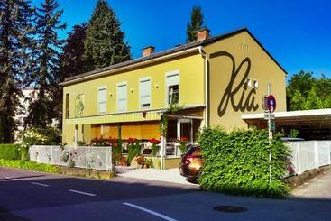 Bed and Breakfast Gästehaus Pension Ria