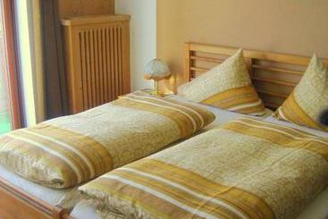 ベッドアンドブレックファースト Gästehaus Schneeberger