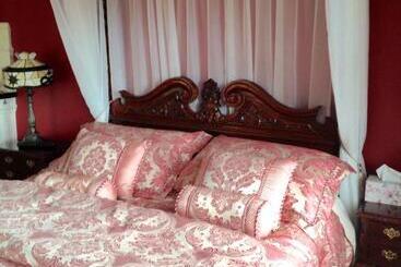 مبيت وإفطار Riverside Lodge