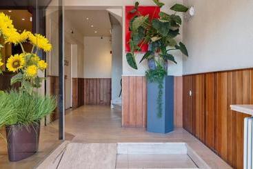 Отель De Zeebries Budget