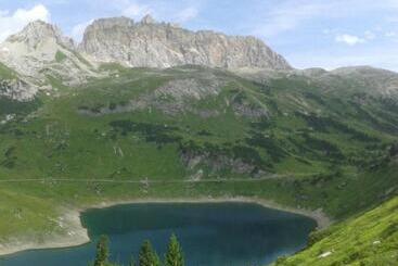 هتل Garni Sursilva