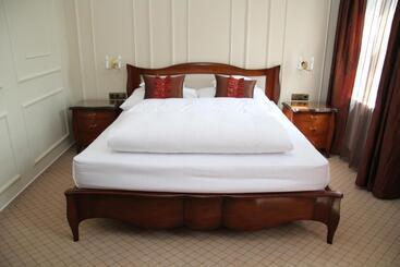 هتل Zum Heiligen Geist