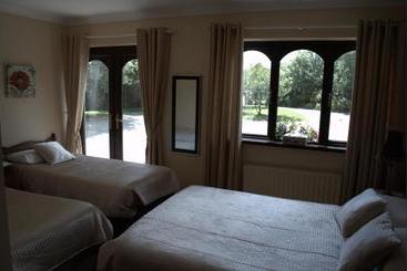 Old Orchard Lodge B&b