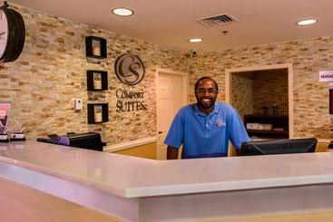 هتل Hampton By Hilton Grand Cayman Seven Mile Beach