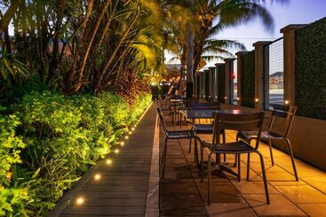 هتل Grand Coastal