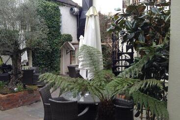 ホテル Raheen House