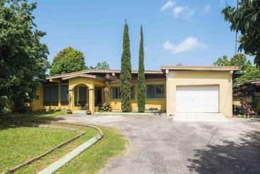 Country Home Villa Bed & Breakfast