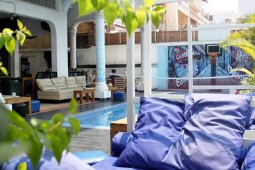 Eighty8 Backpackers  Hostel