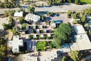 Hi Arad Hostel