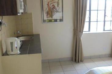 هتل Magharibi Suites